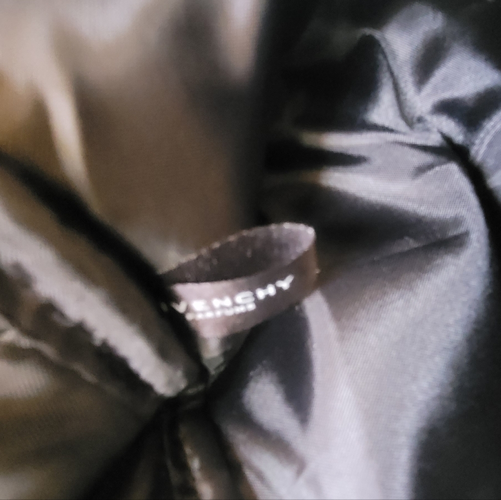 Givenchy - Picture 12 of 15